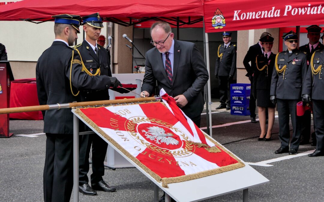 Nowy sztandar dla Powiatowej Państwowej Straży Pożarnej w Kłobucku